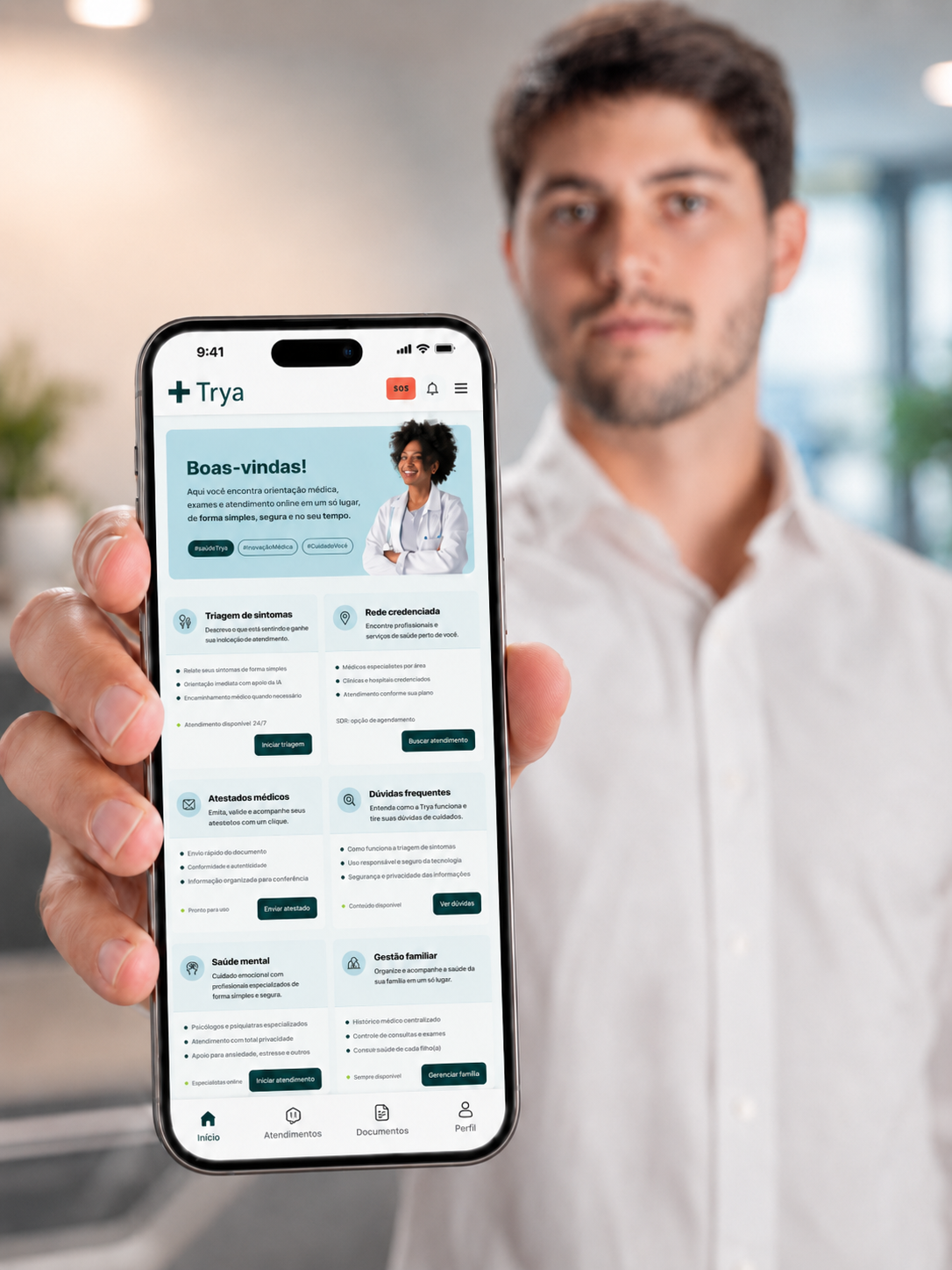 Profissional de RH gerenciando benefícios na plataforma Trya